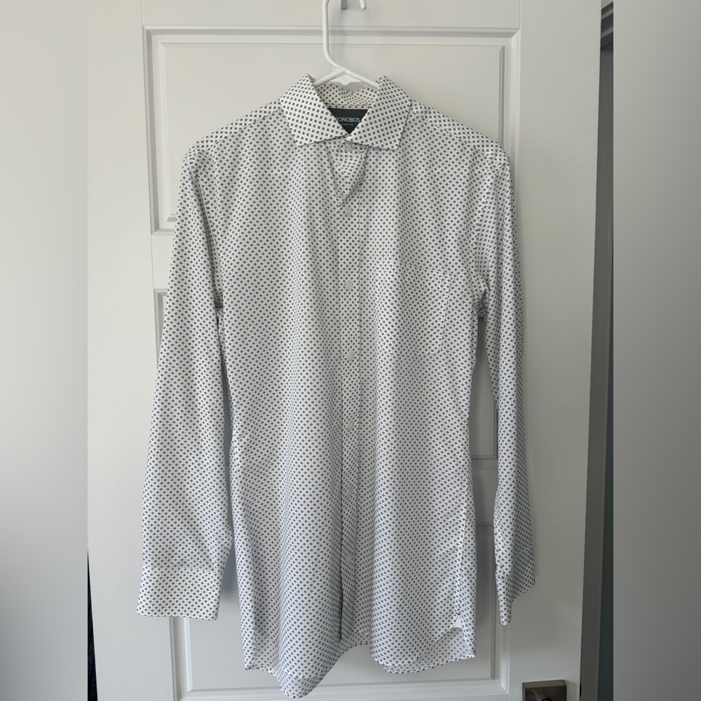 Bonobos dress shirt 15/33 Slim Fit. 100% cotton. White with blue dots